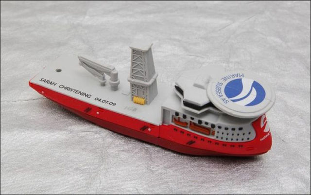 УСБ стик во форма на брод